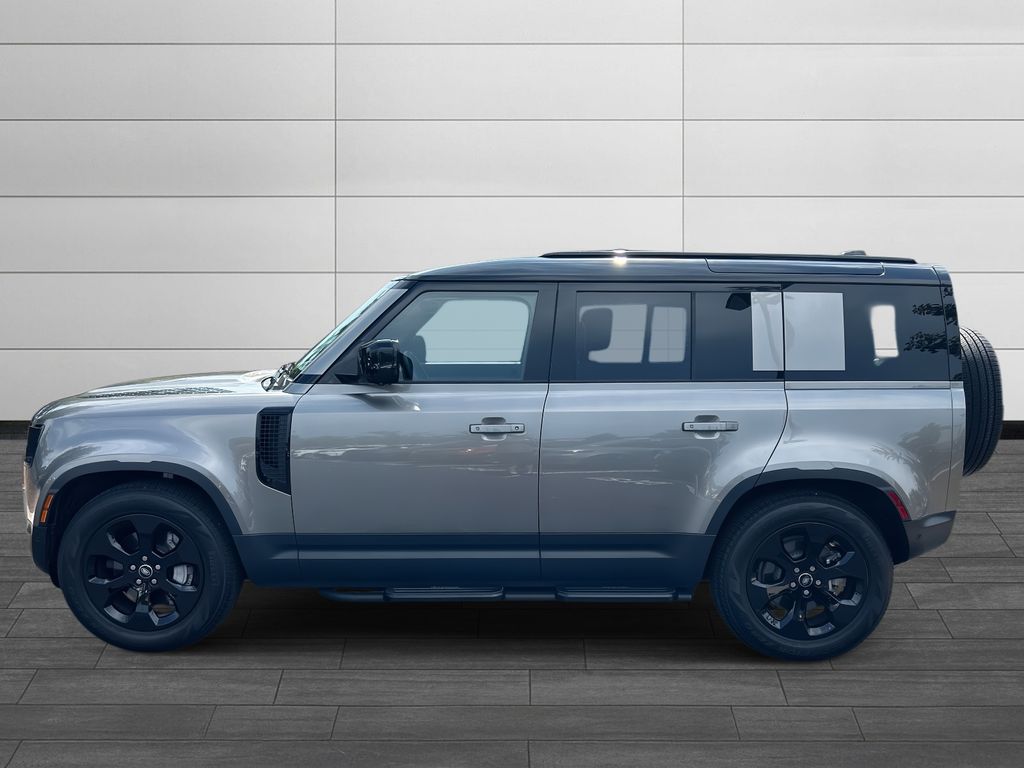 2025 Land Rover Defender 110 S photo 2