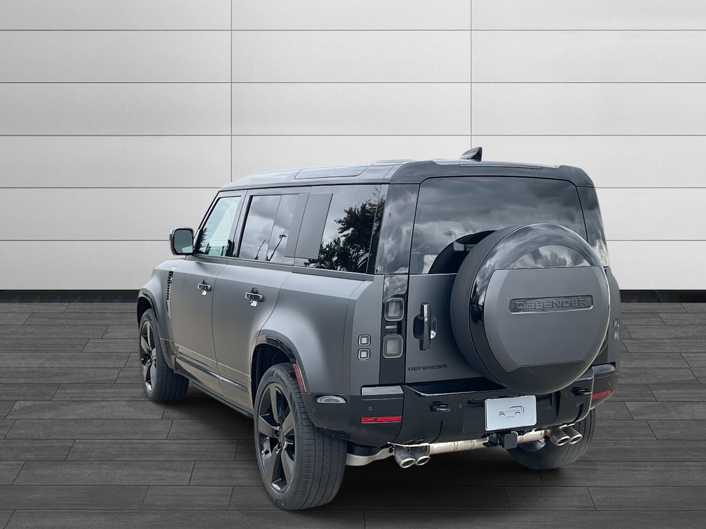 2026 Land Rover Defender 110 photo 3