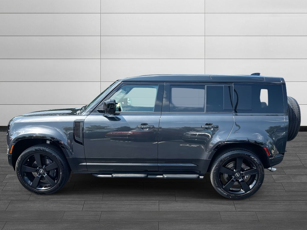 2025 Land Rover Defender 110 X-Dynamic SE photo 2