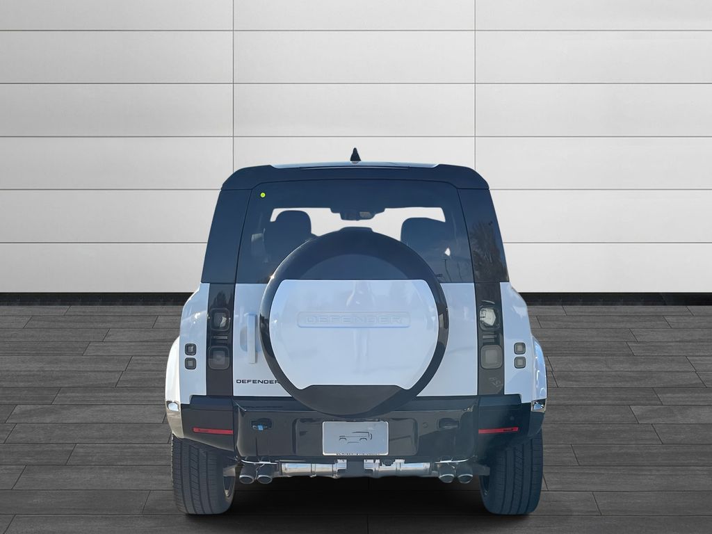 2026 Land Rover Defender 110 photo 4