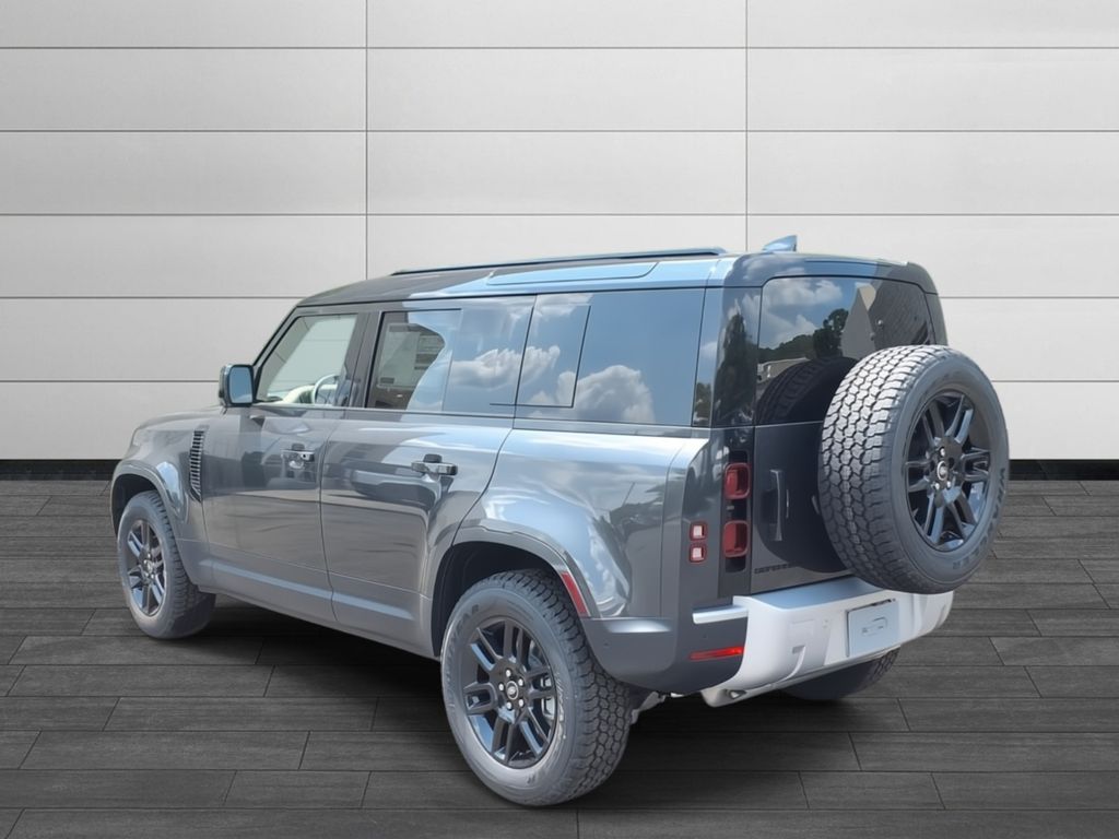 2025 Land Rover Defender 110 S photo 3