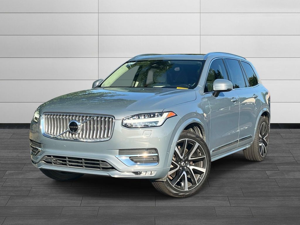 Pre-Owned 2023 Volvo XC90 B6 Plus 6-Seater