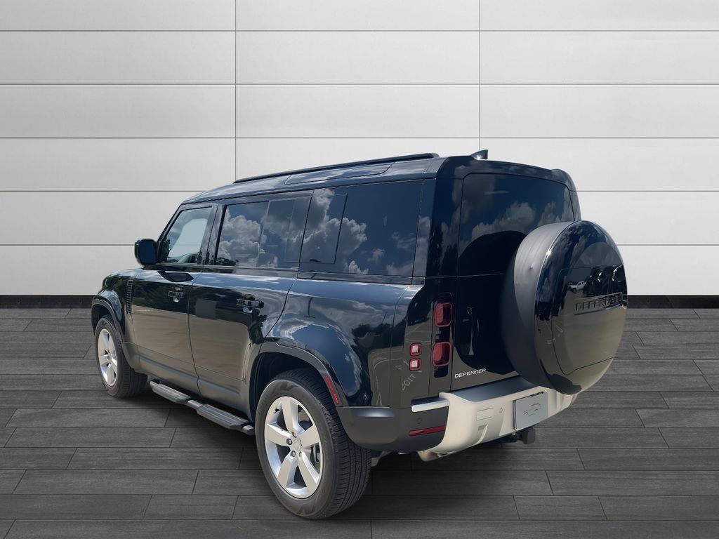 2025 Land Rover Defender 110 S photo 3