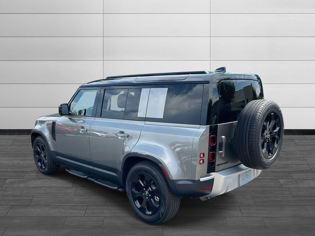 2025 Land Rover Defender 110 S photo 3