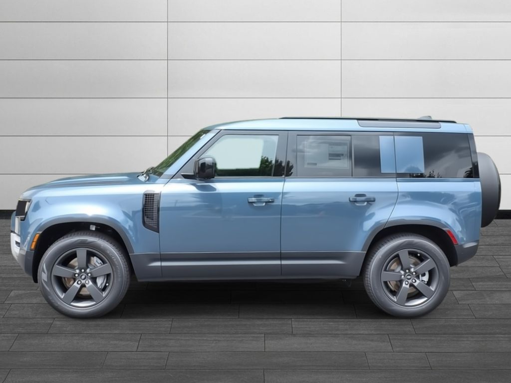 2025 Land Rover Defender 110 S photo 2