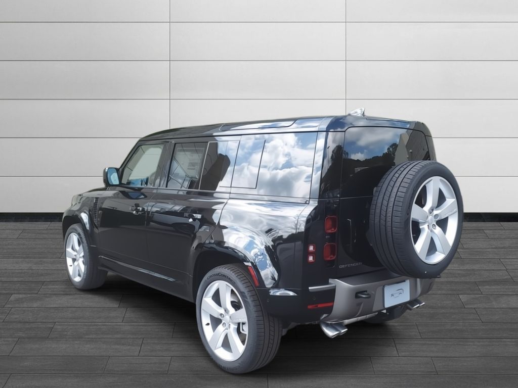 2025 Land Rover Defender 110 X-Dynamic SE photo 3