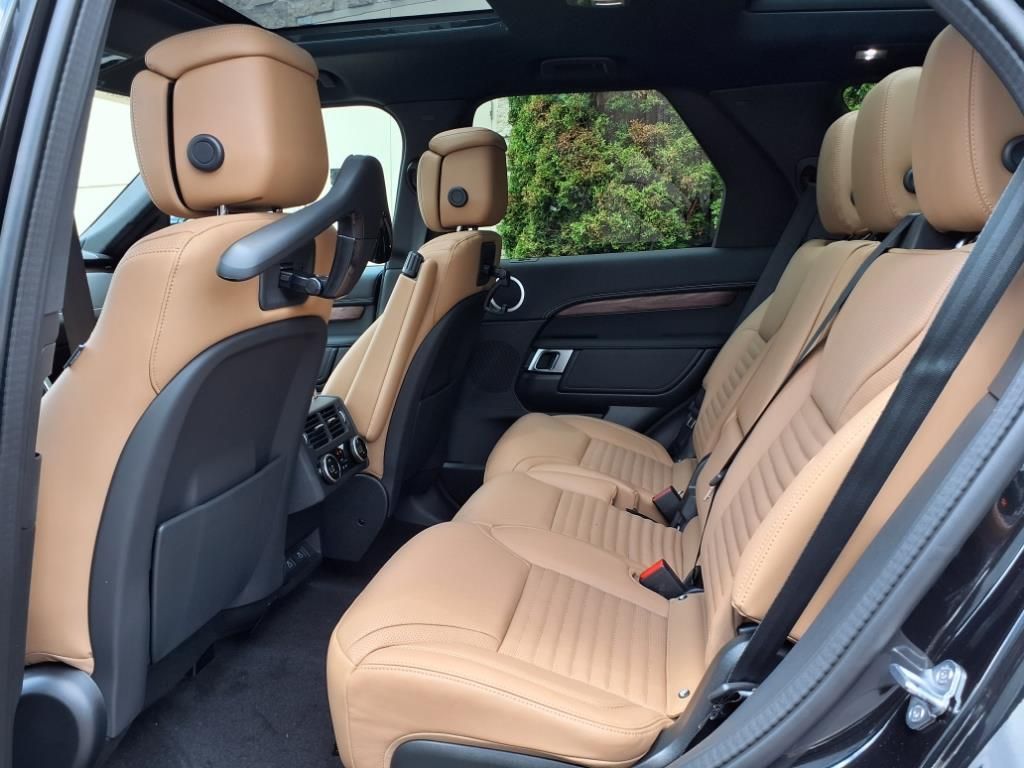 2025 Land Rover Discovery SE photo 2