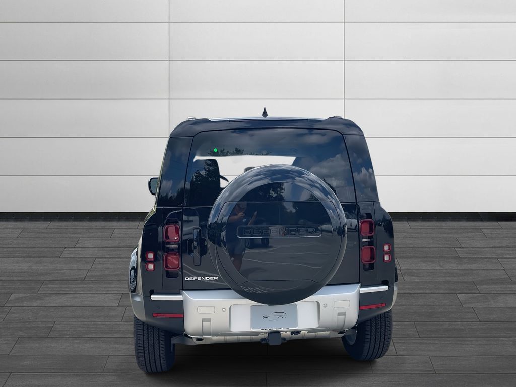 2025 Land Rover Defender 110 S photo 4