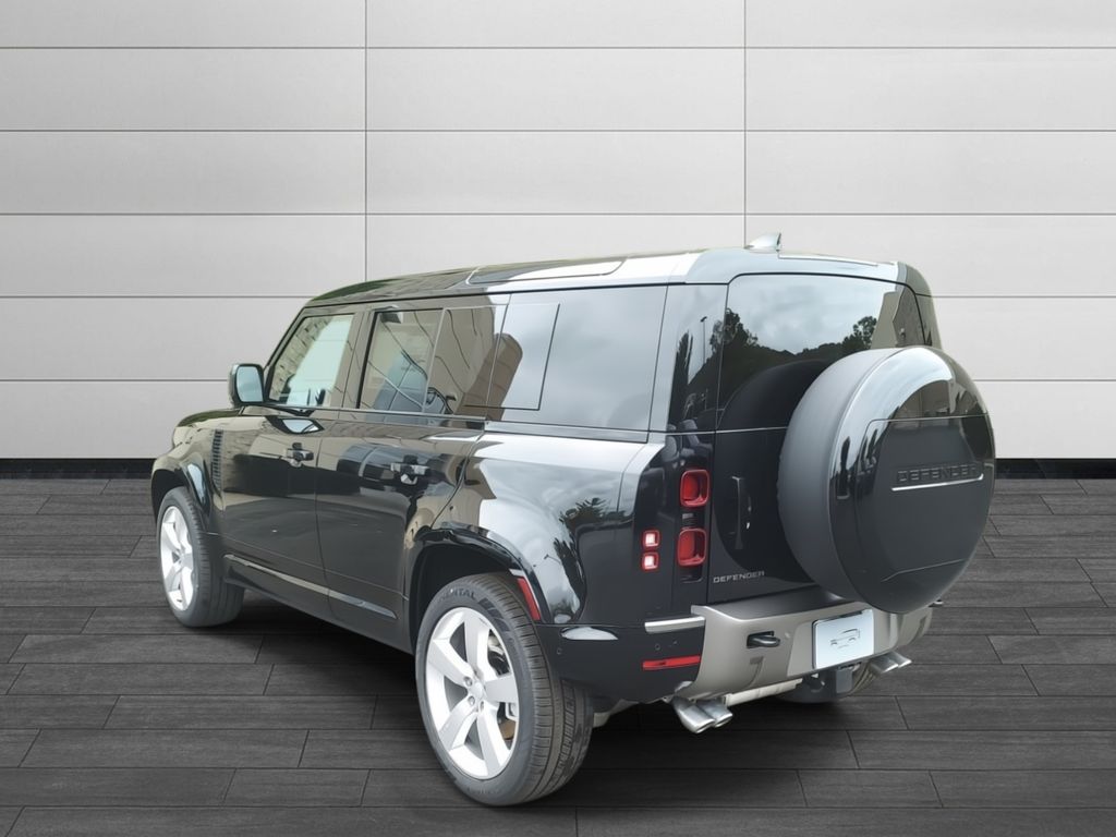2025 Land Rover Defender 110 X-Dynamic SE photo 3