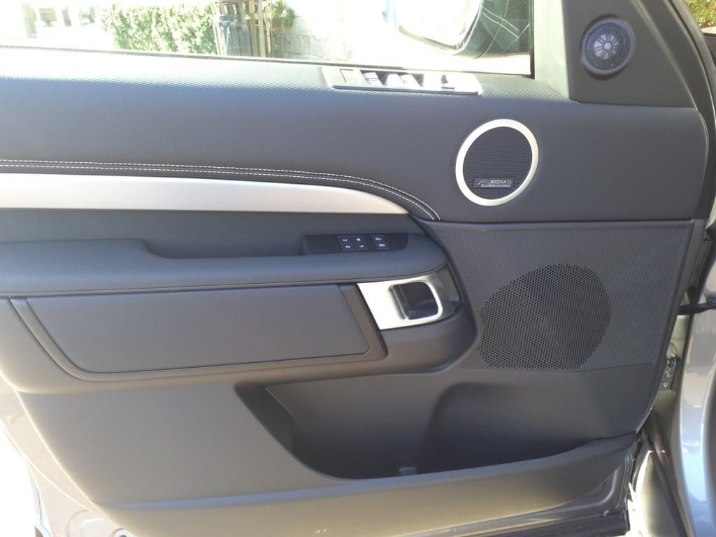 2025 Land Rover Discovery SE photo 4