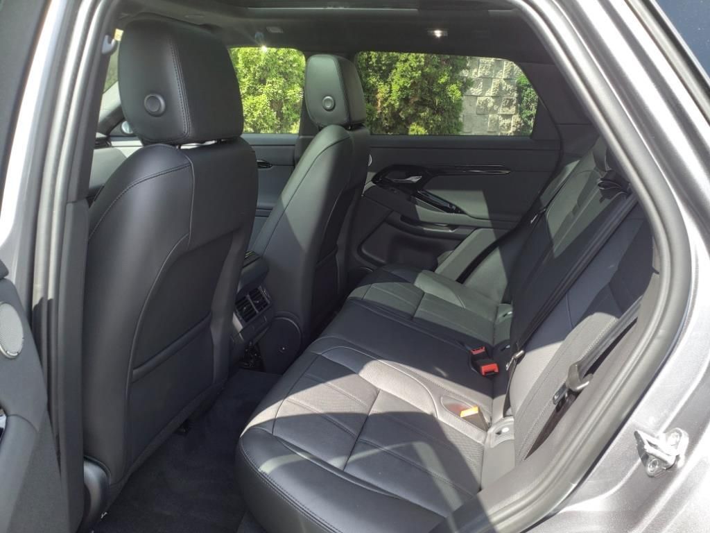 2025 Land Rover Range Rover Evoque Dynamic SE photo 4