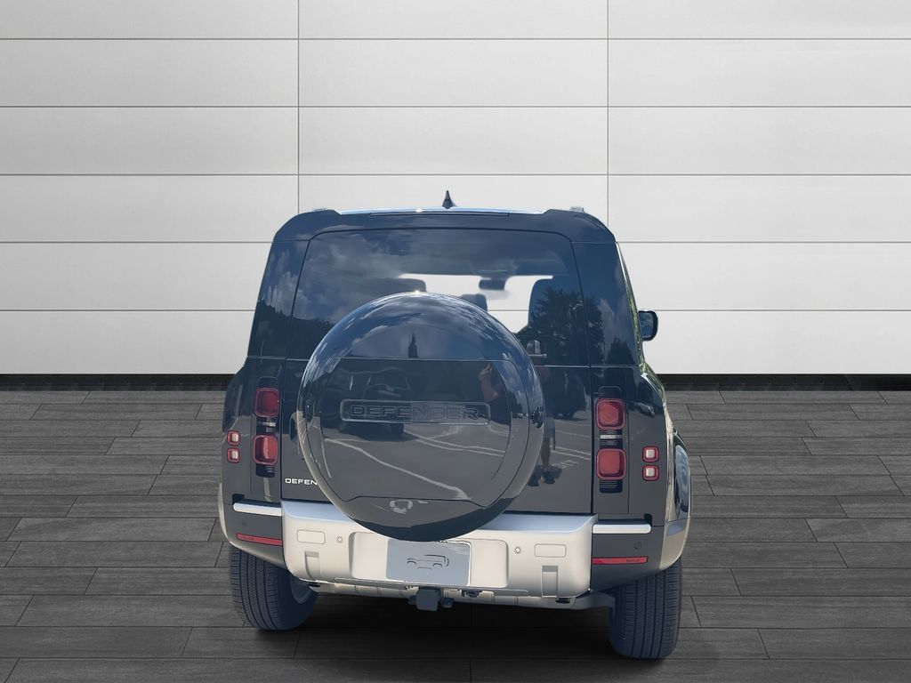 2025 Land Rover Defender 110 S photo 4