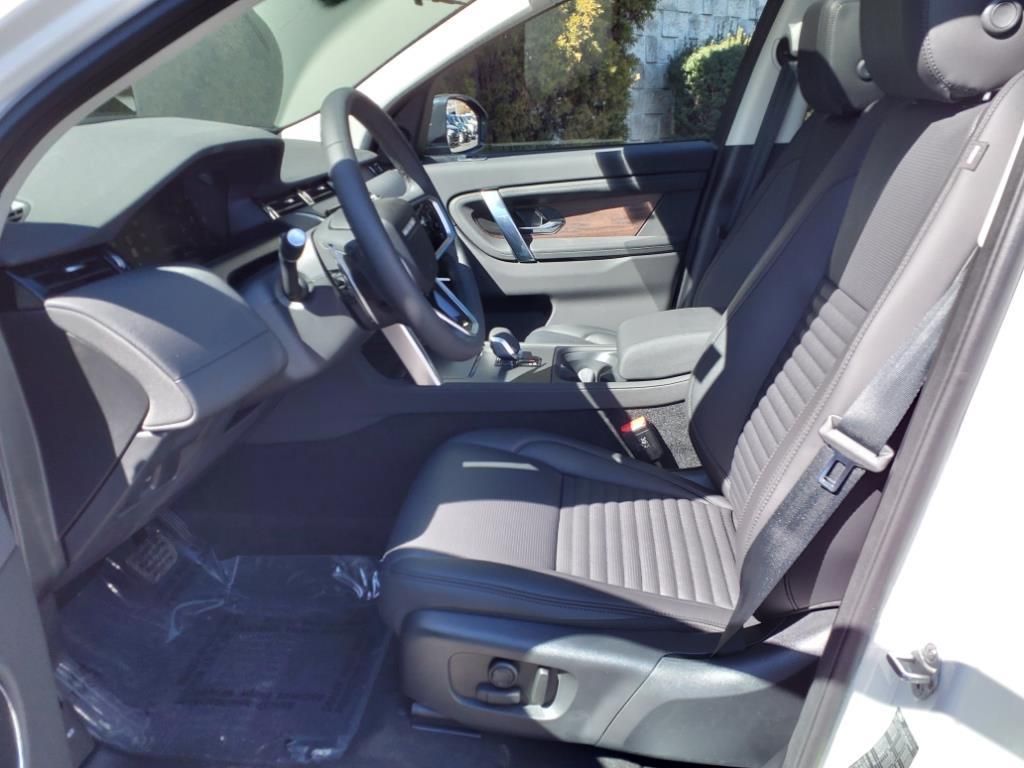 2025 Land Rover Discovery Sport S photo 4