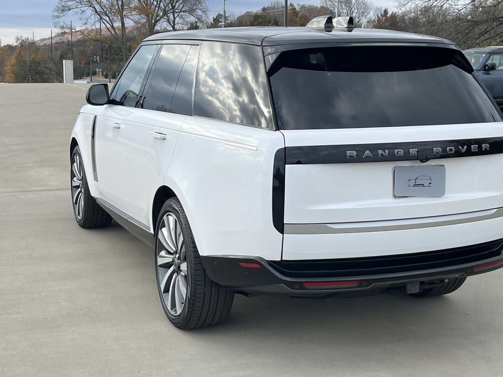 2023 Land Rover Range Rover SV photo 2