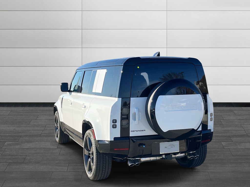 2026 Land Rover Defender 110 photo 3
