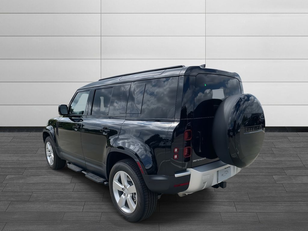 2025 Land Rover Defender 110 S photo 3
