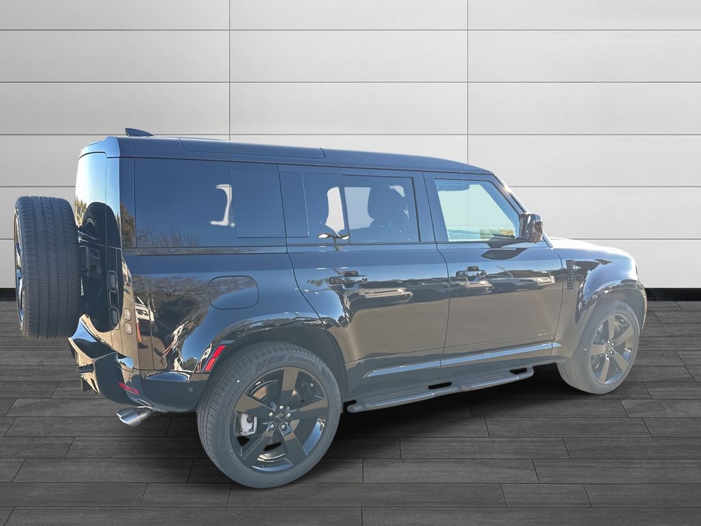 2026 Land Rover Defender 110 X-Dynamic SE photo 4