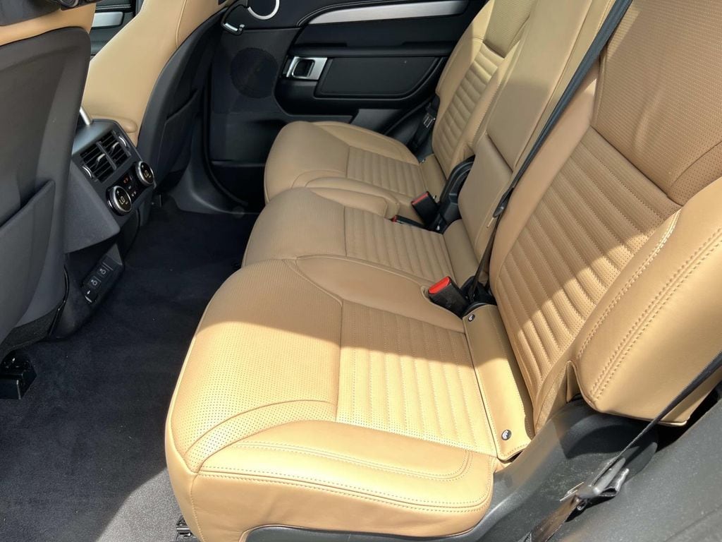 2026 Land Rover Discovery Gemini Edition - Photo 10