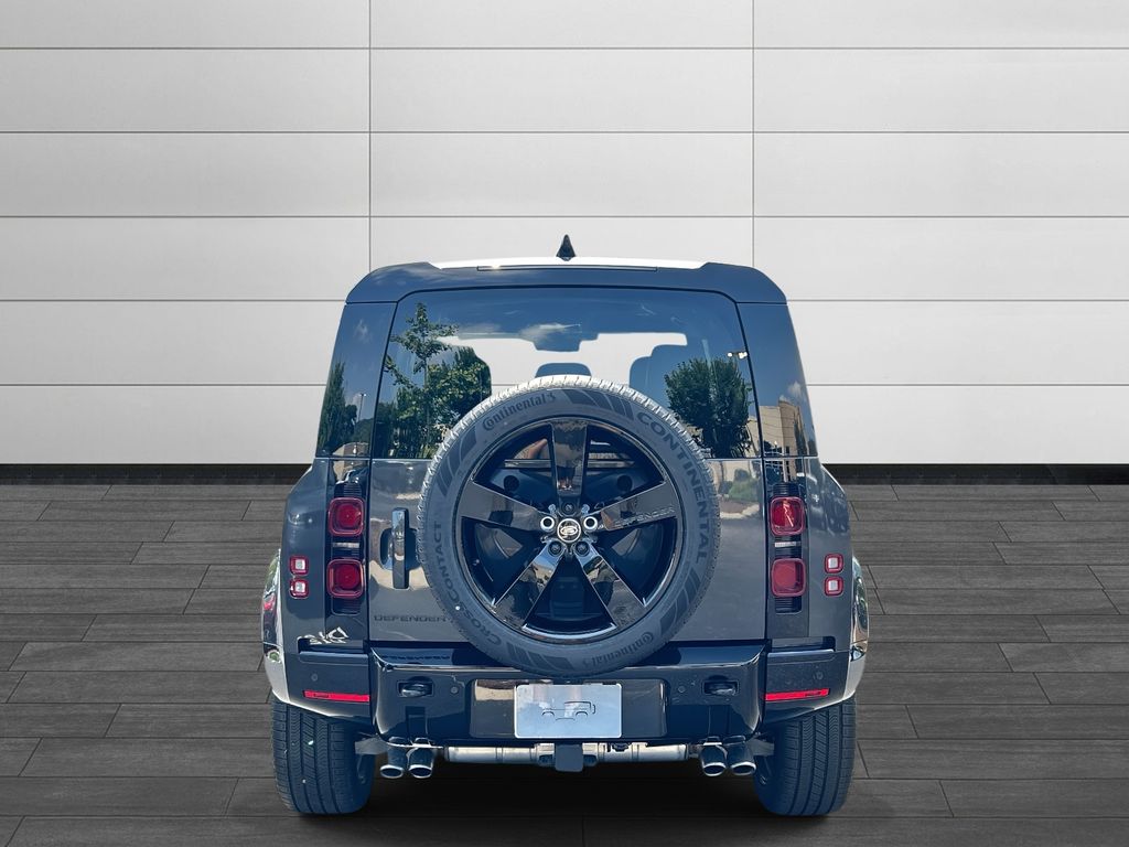 2025 Land Rover Defender 110 X-Dynamic SE photo 4