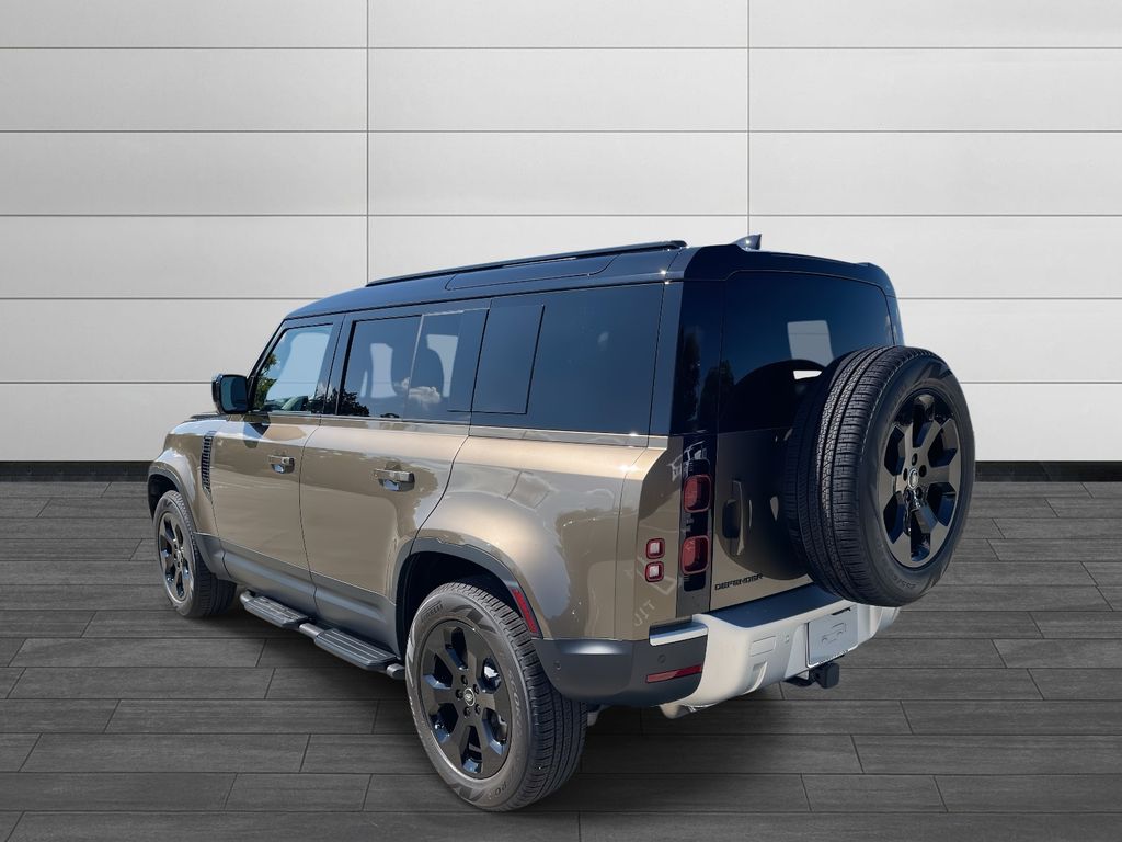 2025 Land Rover Defender 110 S photo 3