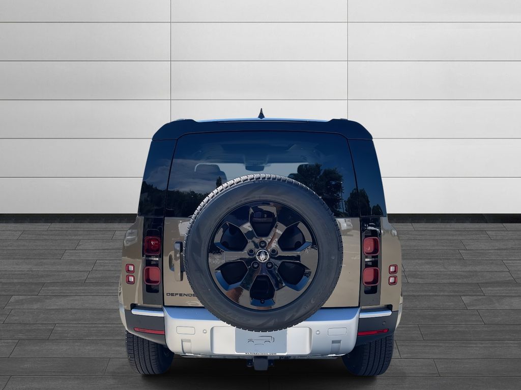 2025 Land Rover Defender 110 S photo 4