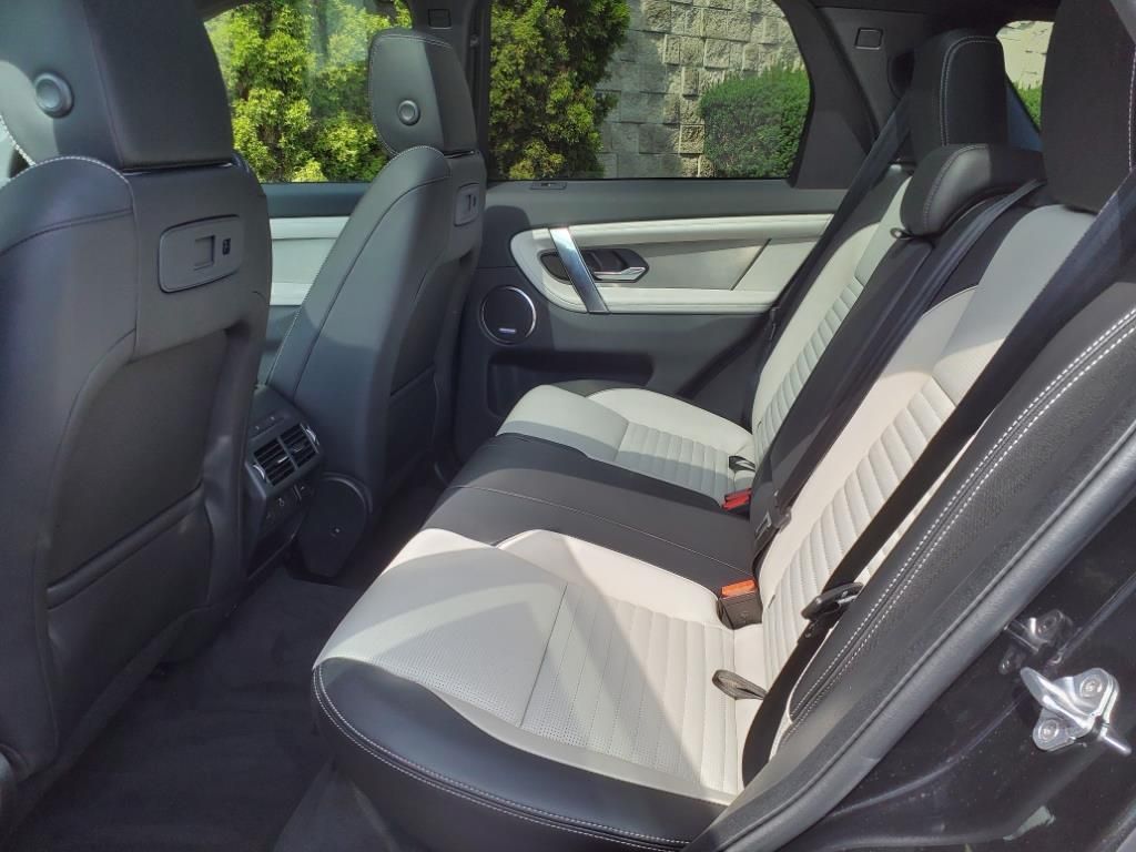 2025 Land Rover Discovery Sport Dynamic SE photo 2