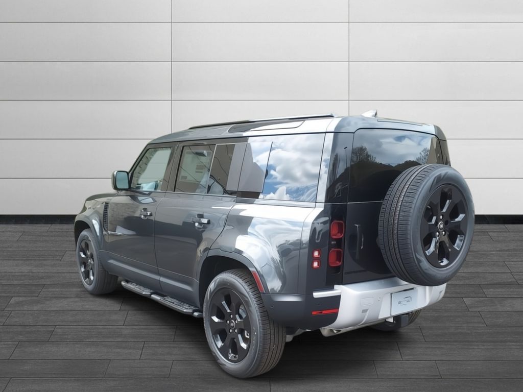 2025 Land Rover Defender 110 S photo 3