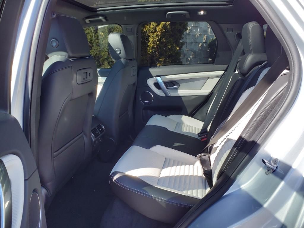 2025 Land Rover Discovery Sport Dynamic SE photo 4