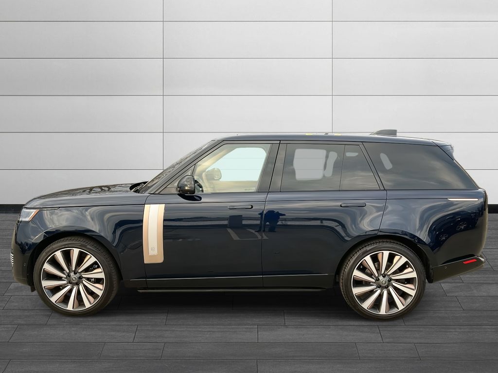 2023 Land Rover Range Rover SV photo 2