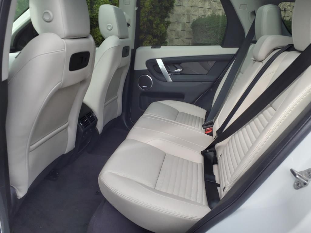 2025 Land Rover Discovery Sport S photo 4