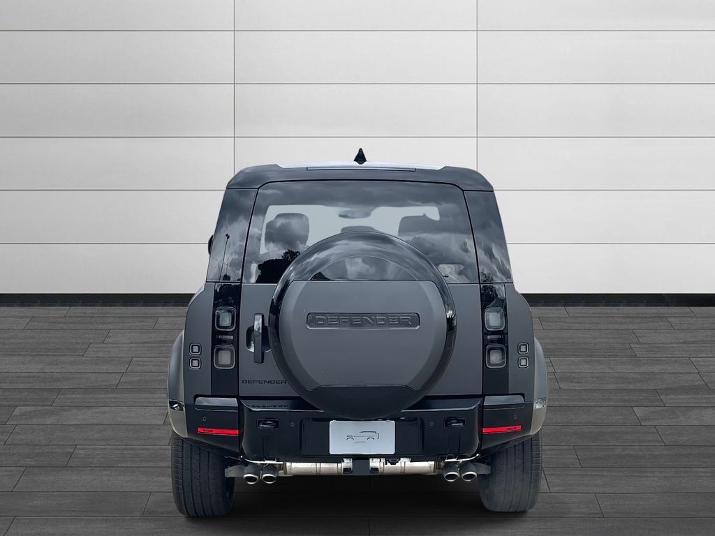 2026 Land Rover Defender 110 photo 4