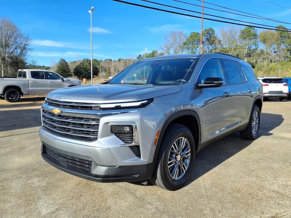 Used 2025 Chevrolet Traverse LT SUV