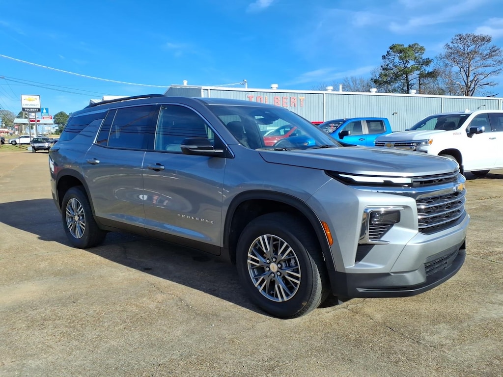 Used 2025 Chevrolet Traverse LT SUV
