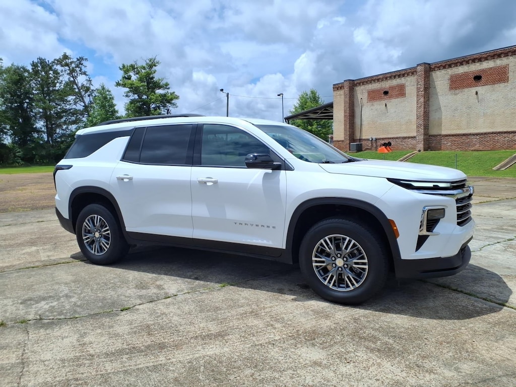 Used 2025 Chevrolet Traverse LT SUV