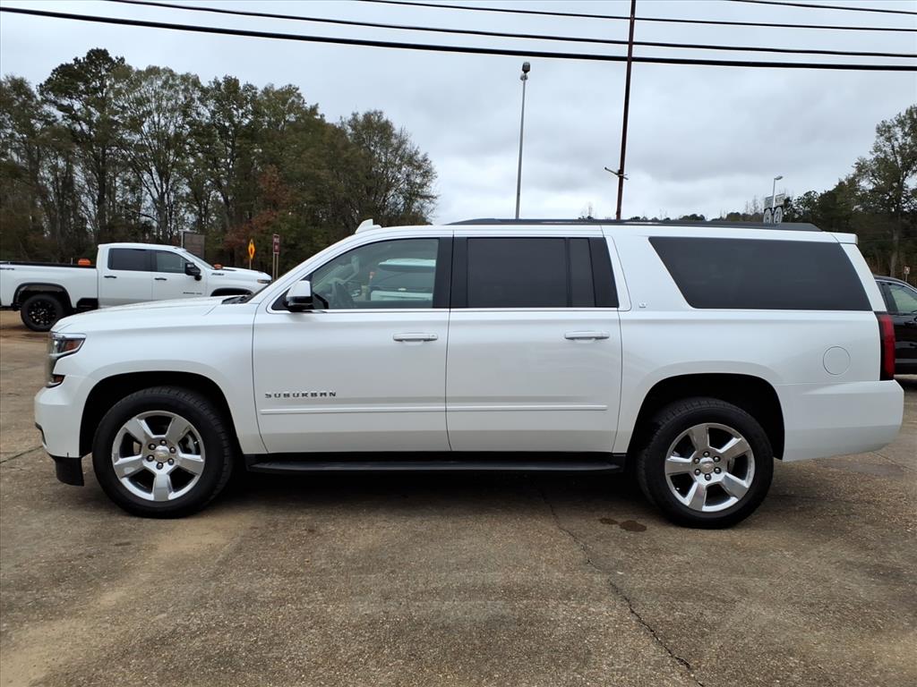 2016 Chevrolet Suburban LT's photo