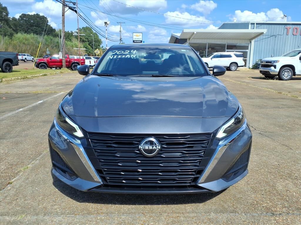 Used 2024 Nissan Altima 2.5 SV