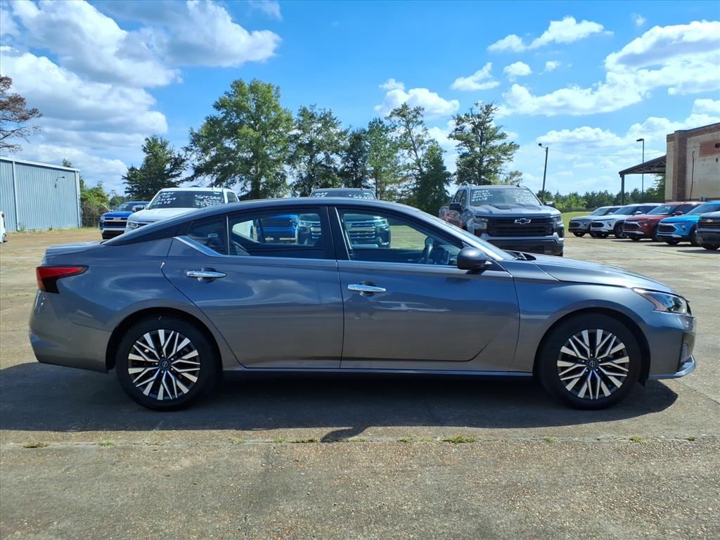 Used 2024 Nissan Altima 2.5 SV