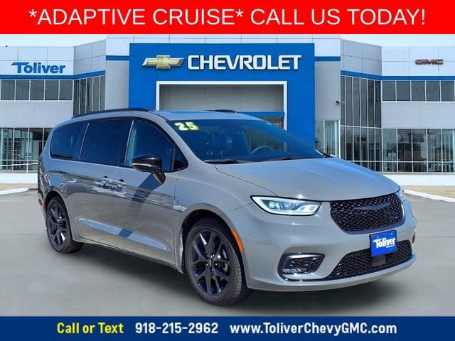 Used 2025 Chrysler Pacifica Limited