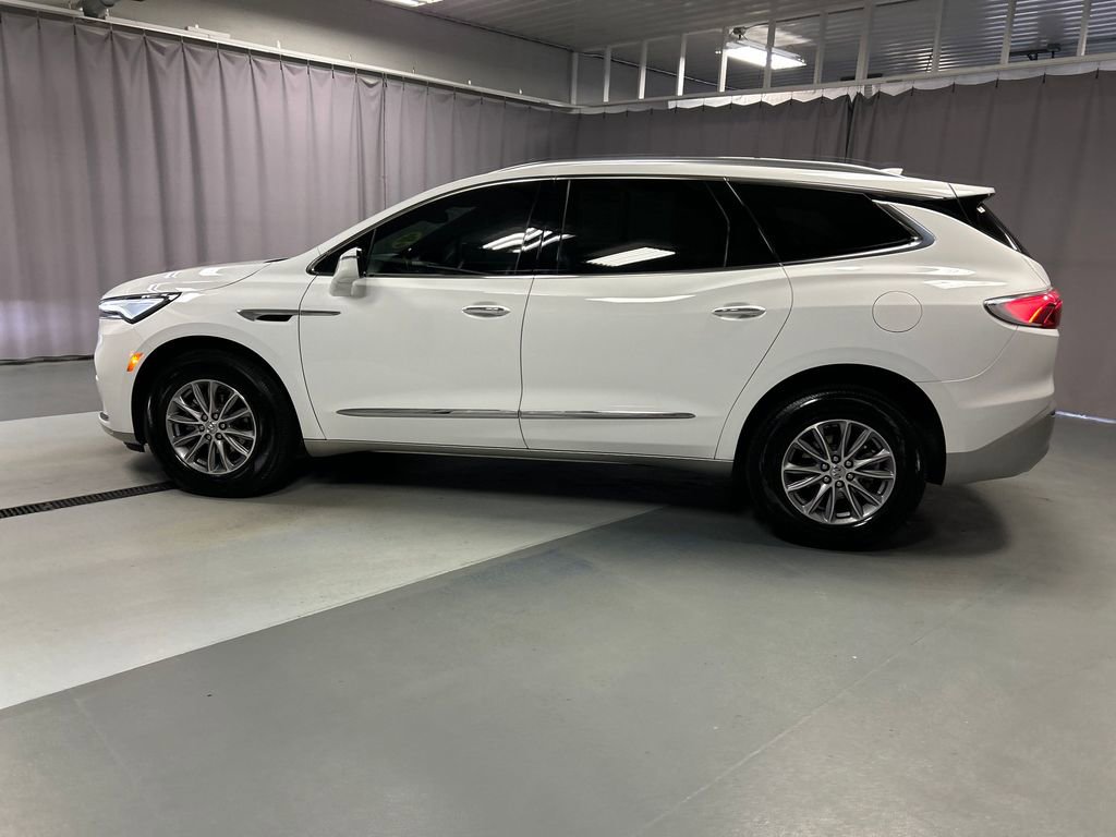 2023 Buick Enclave Essence photo 3