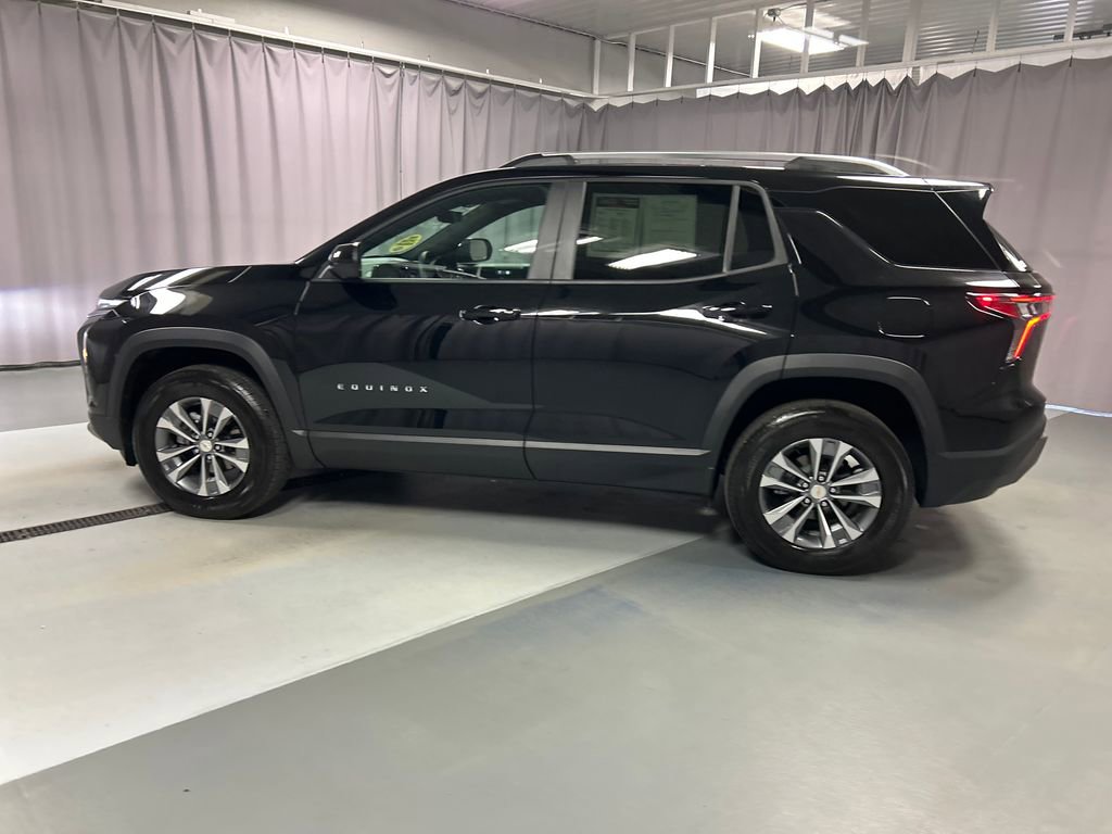 2025 Chevrolet Equinox LT photo 3
