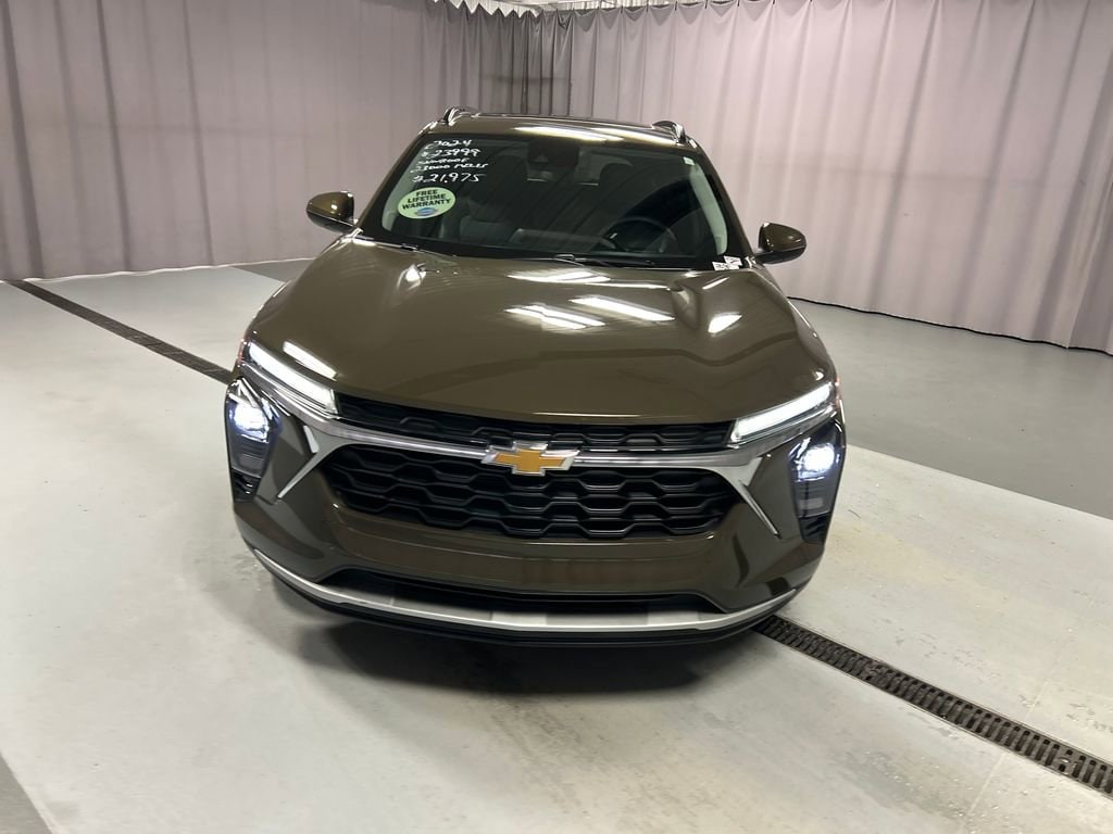 Used 2024 Chevrolet Trax LT SUV