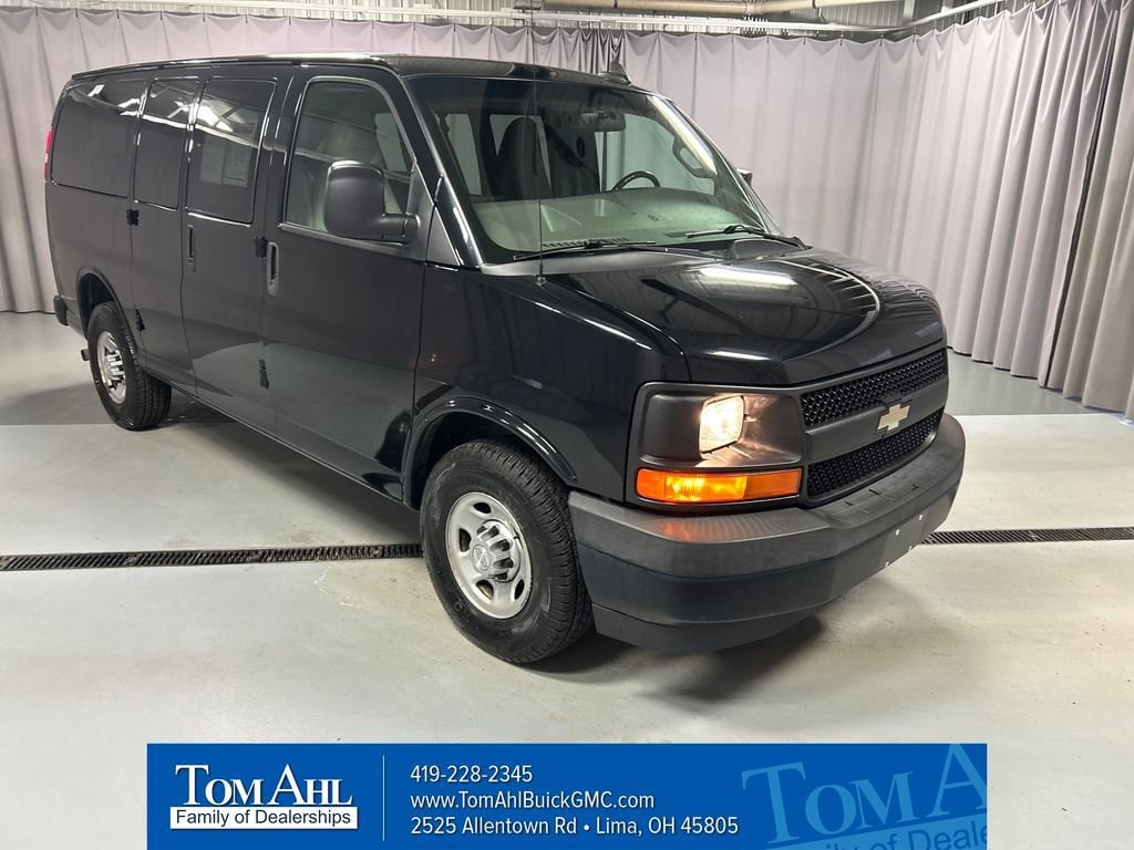 2017 Chevrolet Express Passenger LS's photo