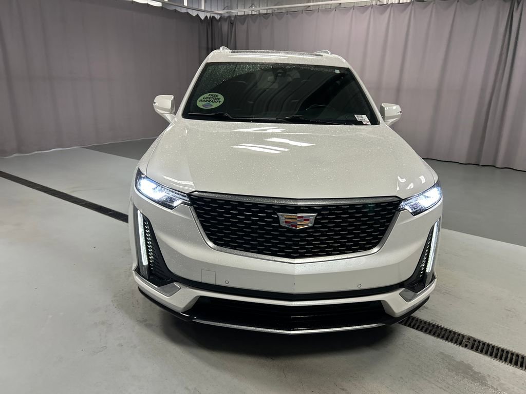 2023 Cadillac XT6 Luxury photo 2