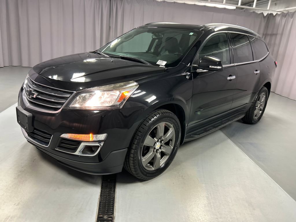2017 Chevrolet Traverse 2LT photo 3
