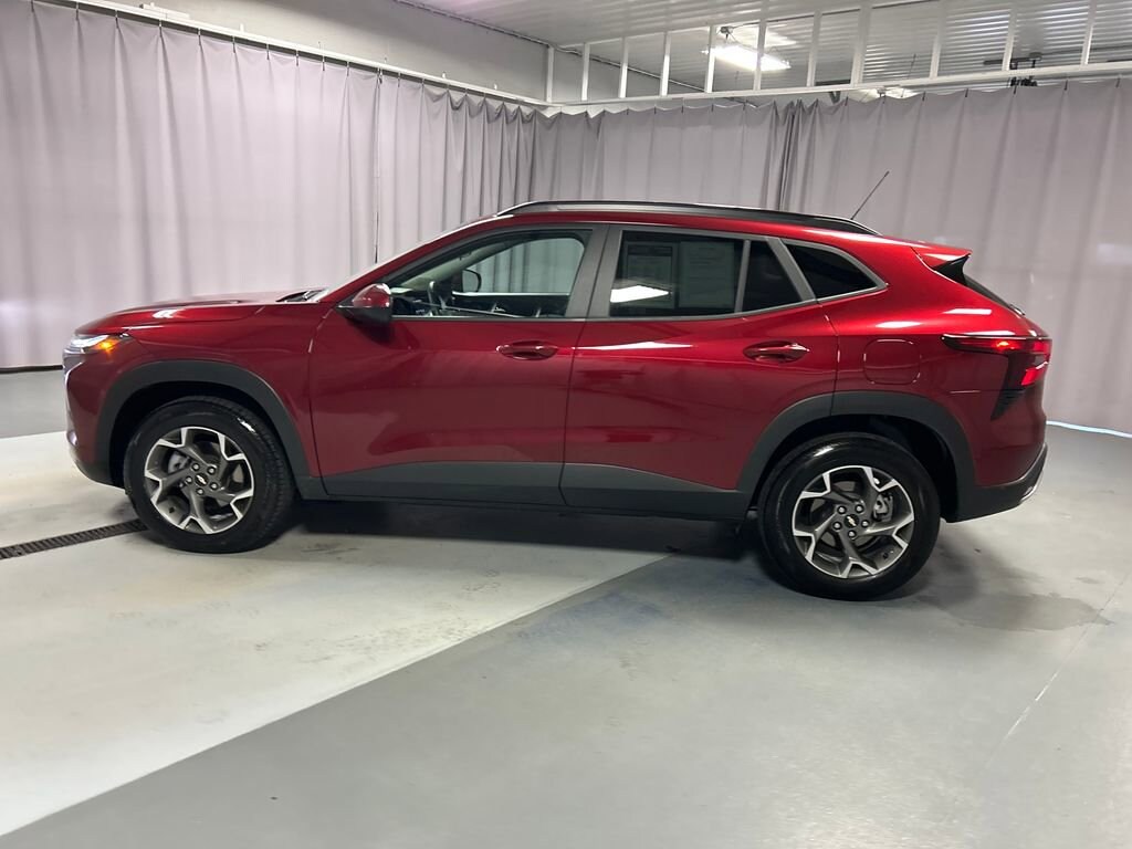 Used 2025 Chevrolet Trax LT SUV