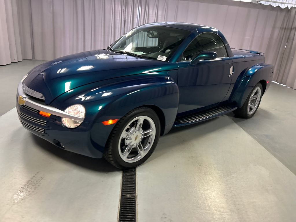 2005 Chevrolet SSR Base photo 3