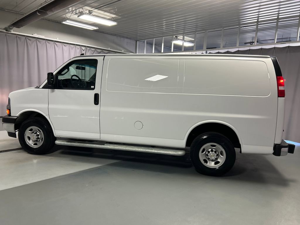 2024 Chevrolet Express 2500 Van Cargo photo 4