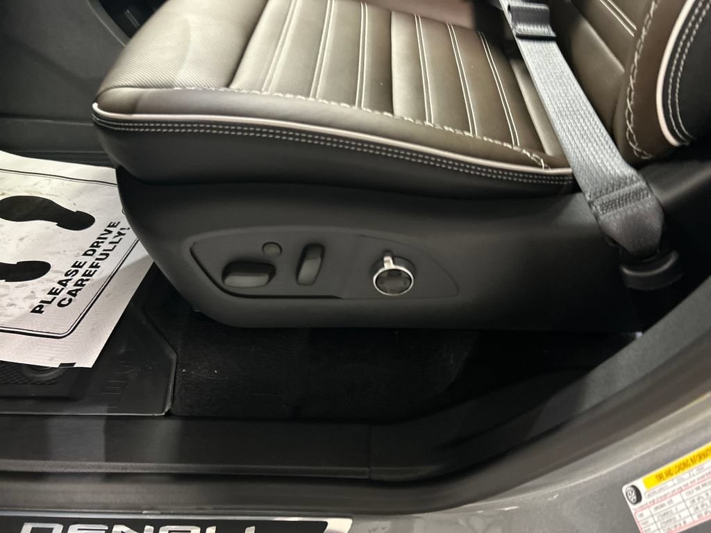 2026 GMC Acadia Denali Ultimate - Photo 11