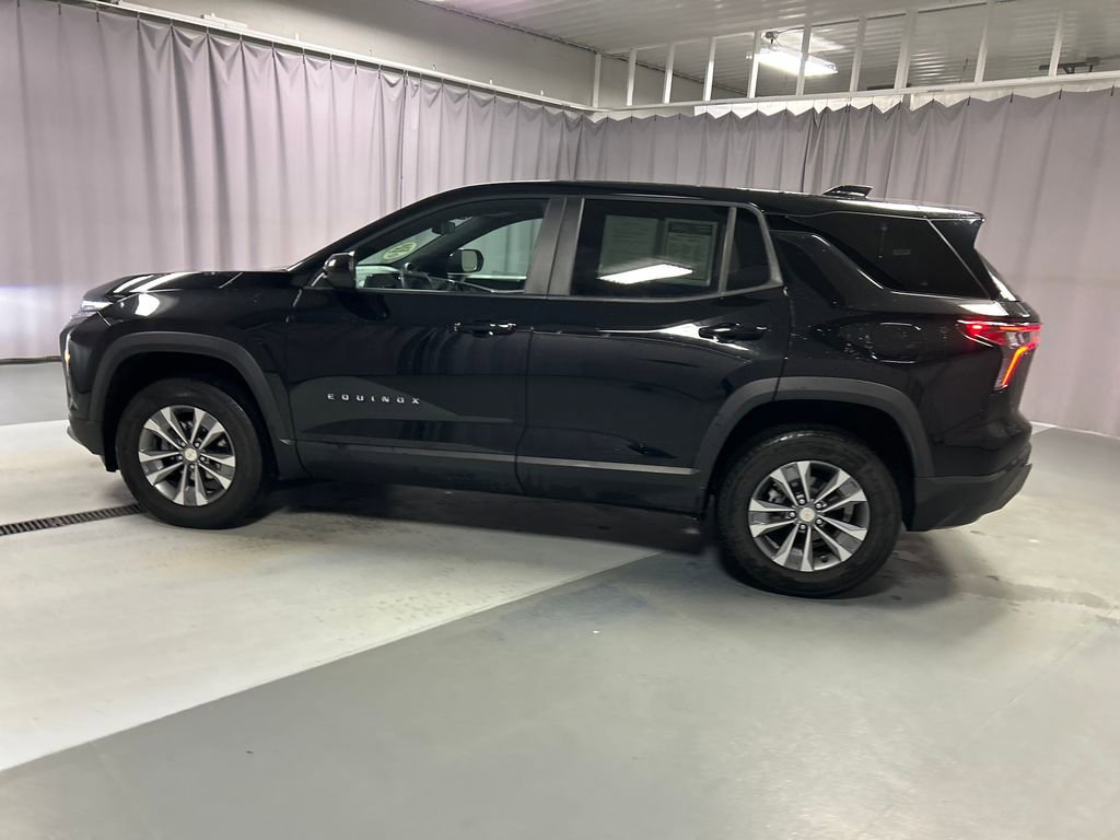 2025 Chevrolet Equinox LT photo 3