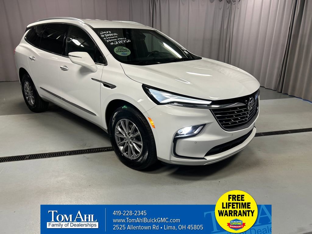 2023 Buick Enclave Essence's photo